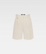 Wide tailored bermuda shorts.