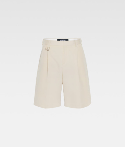 Wide tailored bermuda shorts.